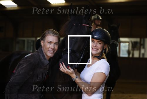 Wassenaar 15 september 2020
Rogier Smit heeft als verjaardagscadeau een rit op een paard gekregen . Het is bij manege de Friezen Hendrikse