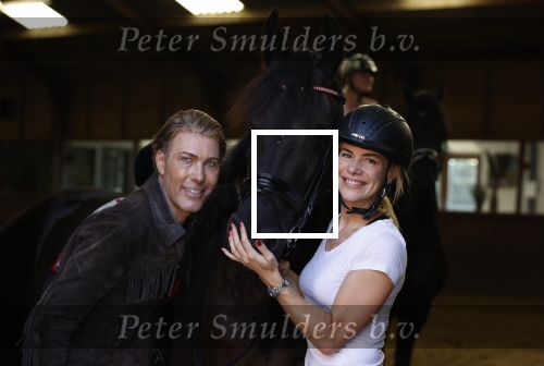 Wassenaar 15 september 2020
Rogier Smit heeft als verjaardagscadeau een rit op een paard gekregen . Het is bij manege de Friezen Hendrikse