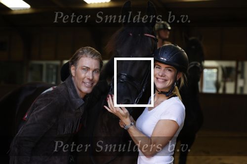 Wassenaar 15 september 2020
Rogier Smit heeft als verjaardagscadeau een rit op een paard gekregen . Het is bij manege de Friezen Hendrikse