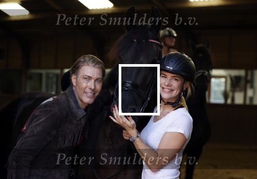Wassenaar 15 september 2020
Rogier Smit heeft als verjaardagscadeau een rit op een paard gekregen . Het is bij manege de Friezen Hendrikse