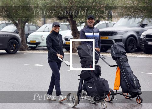 Badhoevedorp 3 september 2020
Golfwedstrijd Makelaars kantoor Bart ter Haar met oa Ruud Gullit , Karin de Rooij Martijn Krabbe en Winston Gerschtanowitz. Ze spelen op golfbaan de international.
