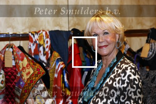 Amsterdam 11 september 2020
Modeshow (coronaproof) van Sheila de Vries in het Hilton Hotel. Sheila de Vries met haar zoon
