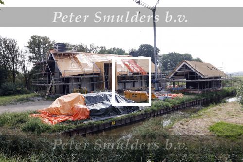 Amstelbveen 15 en 16 augustus 2020
De nieuwe villa / huis van Sven Kramer en Naomi v As in aanbouw aan de Amstel.