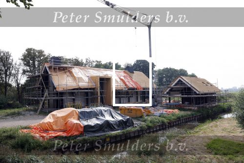 Amstelbveen 15 en 16 augustus 2020
De nieuwe villa / huis van Sven Kramer en Naomi v As in aanbouw aan de Amstel.
