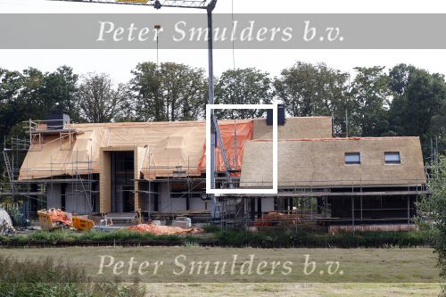 Amstelbveen 15 en 16 augustus 2020
De nieuwe villa / huis van Sven Kramer en Naomi v As in aanbouw aan de Amstel.