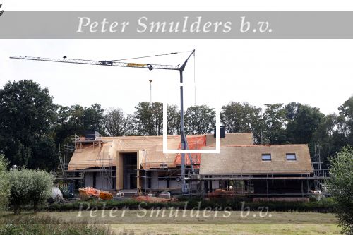 Amstelbveen 15 en 16 augustus 2020
De nieuwe villa / huis van Sven Kramer en Naomi v As in aanbouw aan de Amstel.