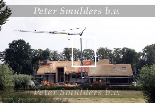 Amstelbveen 15 en 16 augustus 2020
De nieuwe villa / huis van Sven Kramer en Naomi v As in aanbouw aan de Amstel.
