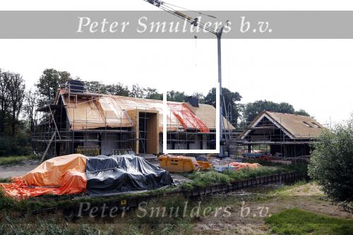 Amstelbveen 15 en 16 augustus 2020
De nieuwe villa / huis van Sven Kramer en Naomi v As in aanbouw aan de Amstel.