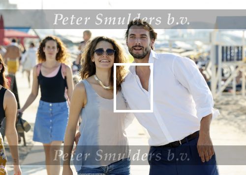 Scheveningen 15 september 2020
Thierry Baudet met zijn verloofde/vriendin Davide Heijmans op het strand bij Scheveningen.
