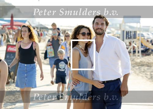 Scheveningen 15 september 2020
Thierry Baudet met zijn verloofde/vriendin Davide Heijmans op het strand bij Scheveningen.