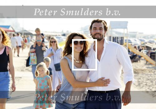 Scheveningen 15 september 2020
Thierry Baudet met zijn verloofde/vriendin Davide Heijmans op het strand bij Scheveningen.