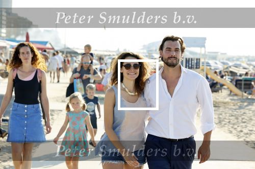 Scheveningen 15 september 2020
Thierry Baudet met zijn verloofde/vriendin Davide Heijmans op het strand bij Scheveningen.
