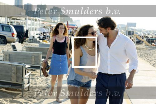 Scheveningen 15 september 2020
Thierry Baudet met zijn verloofde/vriendin Davide Heijmans op het strand bij Scheveningen.