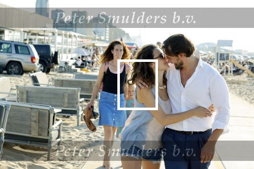 Scheveningen 15 september 2020
Thierry Baudet met zijn verloofde/vriendin Davide Heijmans op het strand bij Scheveningen.