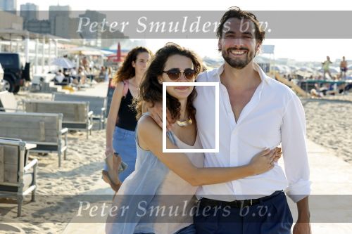 Scheveningen 15 september 2020
Thierry Baudet met zijn verloofde/vriendin Davide Heijmans op het strand bij Scheveningen.