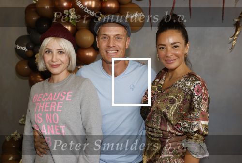 Amsterdam 14 september 2020
Presentatie frisdrank en reep van Fajah Lourens die bij alle jumbo supermarkten verkocht gaat worden .
Victoria Koblenko met Fajah en Winston Post