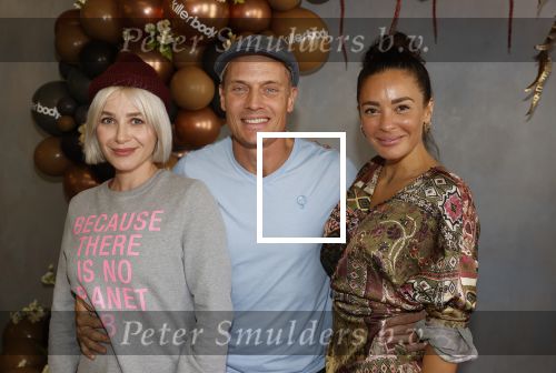 Amsterdam 14 september 2020
Presentatie frisdrank en reep van Fajah Lourens die bij alle jumbo supermarkten verkocht gaat worden .
Victoria Koblenko met Fajah en Winston Post