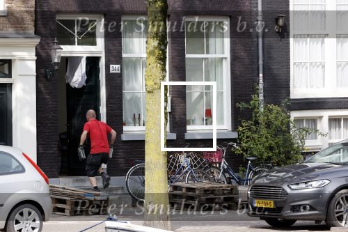 Amsterdam 17 augustus 2020
Het huis van Youp v t Hek en zijn vrouw Debbie Petter wordt verbouwd