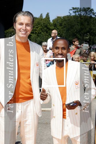 Den Haag 10 augustus 2021
De olympische sporters die een medaille hebben gewonnen op de olympische spelen van Tokyo worden geeerd door oa Mark Rutte en Minister Stef Blok. De huldiging vint plaats in het sportcentrum in het zuiderpark.
Aanwezig oa  Sifan Hassan Harrie Lavreysen  Kiran Badloe Annemiek v d Vleuten Niek Kimmann Shanne Braspennincx Abdi Nageeye Jeffrey Hoogland Gabriella Schloesser Steve Wijler Arno Kamminga Sharon v Rouwendaal Tom Dumoulin Anouk Vetter Femke Bol Nouchka Fontijn Merel Smulders Sanne v Dijke Maikel v d Vleuten Kirsten Wild Annemiek Bekkering Annette Duetz Emma Oosterwegel Marit Bouwmeester Anna v d Breggen Roy v d Berg , heren 4 roeien , dames 2 roeien, heren 4x 400m  en het nederlands dames hockeyteam .Ook chef de Mission Pieter v d Hoogenband is er natuurlijk bij .