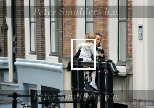 Amsterdam 29 augustus 2021
Art Rooijakkers en zijn ex Andrea Pleijte en hun dochters bij het huis van Art . Ze zijn met een boot gaan varen door de grachten van Amsterdam.