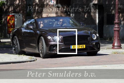 Amsterdam 14 augustus 2021
Annemarie v gaal met haar man in hun nieuwe Bentley cabrio in Amsterdam zuid