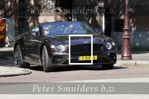 Amsterdam 14 augustus 2021
Annemarie v gaal met haar man in hun nieuwe Bentley cabrio in Amsterdam zuid