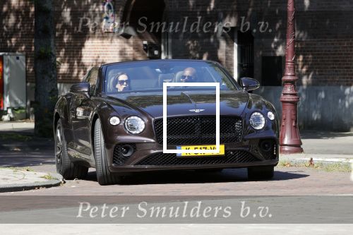 Amsterdam 14 augustus 2021
Annemarie v gaal met haar man in hun nieuwe Bentley cabrio in Amsterdam zuid