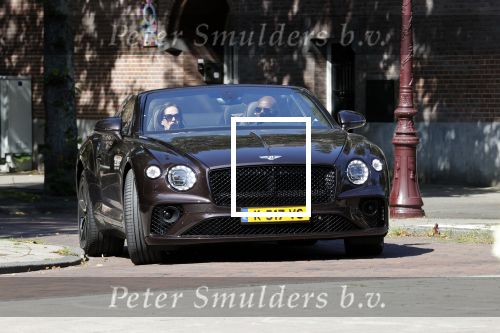 Amsterdam 14 augustus 2021
Annemarie v gaal met haar man in hun nieuwe Bentley cabrio in Amsterdam zuid