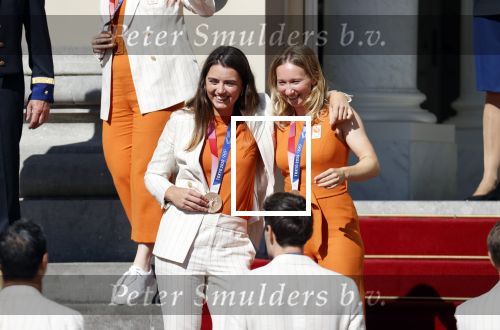 Den Haag 10 augustus 2021
Koning Willem Alexander en Koningin Maxima ontvangen op paleis noordeinde alle medaillewinnaars van de Olympische spelen in Tokyo. oa Sifan Hassan Harrie Lavreysen  Kiran Badloe Annemiek v d Vleuten Niek Kimmann Shanne Braspennincx Abdi Nageeye Jeffrey Hoogland Gabriella Schloesser Steve Wijler Arno Kamminga Sharon v Rouwendaal Tom Dumoulin Anouk Vetter Femke Bol Nouchka Fontijn Merel Smulders Sanne v Dijke Maikel v d Vleuten Kirsten Wild Annemiek Bekkering Annette Duetz Emma Oosterwegel Marit Bouwmeester Anna v d Breggen Roy v d Berg , heren 4 roeien , dames 2 roeien, heren 4x 400m  en het nederlands dames hockeyteam .Ook chef de Mission Pieter v d Hoogenband is er natuurlijk bij .