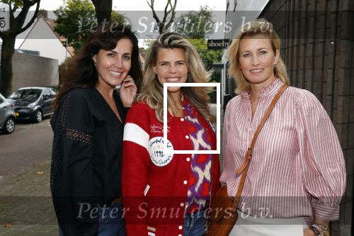 Hilversum 31 augustus 2021
Presentatie kledinglijn Lonneke Nooteboom in samenwerking met Shoeby. Anouk Smulders met Kirsten Schilder en Kim Kotter