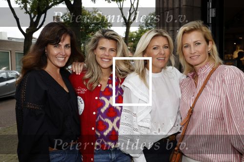 Hilversum 31 augustus 2021
Presentatie kledinglijn Lonneke Nooteboom in samenwerking met Shoeby. Anouk Smulders met Kirsten Schilder en Kim Kotter