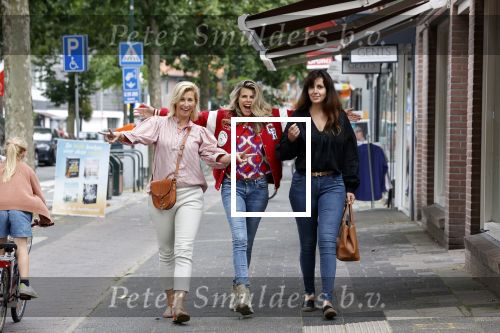 Hilversum 31 augustus 2021
Presentatie kledinglijn Lonneke Nooteboom in samenwerking met Shoeby. Anouk Smulders met Kirsten Schilder en Kim Kotter