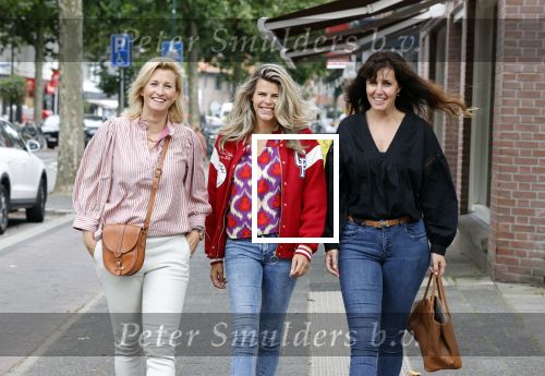 Hilversum 31 augustus 2021
Presentatie kledinglijn Lonneke Nooteboom in samenwerking met Shoeby. Anouk Smulders met Kirsten Schilder en Kim Kotter