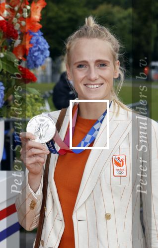 Den Haag 10 augustus 2021
De olympische sporters die een medaille hebben gewonnen op de olympische spelen van Tokyo worden geeerd door oa Mark Rutte en Minister Stef Blok. De huldiging vint plaats in het sportcentrum in het zuiderpark.
Aanwezig oa  Sifan Hassan Harrie Lavreysen  Kiran Badloe Annemiek v d Vleuten Niek Kimmann Shanne Braspennincx Abdi Nageeye Jeffrey Hoogland Gabriella Schloesser Steve Wijler Arno Kamminga Sharon v Rouwendaal Tom Dumoulin Anouk Vetter Femke Bol Nouchka Fontijn Merel Smulders Sanne v Dijke Maikel v d Vleuten Kirsten Wild Annemiek Bekkering Annette Duetz Emma Oosterwegel Marit Bouwmeester Anna v d Breggen Roy v d Berg , heren 4 roeien , dames 2 roeien, heren 4x 400m  en het nederlands dames hockeyteam .Ook chef de Mission Pieter v d Hoogenband is er natuurlijk bij .