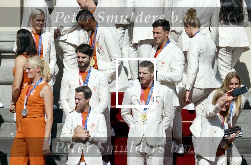 Den Haag 10 augustus 2021
Koning Willem Alexander en Koningin Maxima ontvangen op paleis noordeinde alle medaillewinnaars van de Olympische spelen in Tokyo. oa Sifan Hassan Harrie Lavreysen  Kiran Badloe Annemiek v d Vleuten Niek Kimmann Shanne Braspennincx Abdi Nageeye Jeffrey Hoogland Gabriella Schloesser Steve Wijler Arno Kamminga Sharon v Rouwendaal Tom Dumoulin Anouk Vetter Femke Bol Nouchka Fontijn Merel Smulders Sanne v Dijke Maikel v d Vleuten Kirsten Wild Annemiek Bekkering Annette Duetz Emma Oosterwegel Marit Bouwmeester Anna v d Breggen Roy v d Berg , heren 4 roeien , dames 2 roeien, heren 4x 400m  en het nederlands dames hockeyteam .Ook chef de Mission Pieter v d Hoogenband is er natuurlijk bij .
