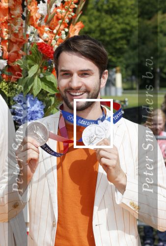 Den Haag 10 augustus 2021
De olympische sporters die een medaille hebben gewonnen op de olympische spelen van Tokyo worden geeerd door oa Mark Rutte en Minister Stef Blok. De huldiging vint plaats in het sportcentrum in het zuiderpark.
Aanwezig oa  Sifan Hassan Harrie Lavreysen  Kiran Badloe Annemiek v d Vleuten Niek Kimmann Shanne Braspennincx Abdi Nageeye Jeffrey Hoogland Gabriella Schloesser Steve Wijler Arno Kamminga Sharon v Rouwendaal Tom Dumoulin Anouk Vetter Femke Bol Nouchka Fontijn Merel Smulders Sanne v Dijke Maikel v d Vleuten Kirsten Wild Annemiek Bekkering Annette Duetz Emma Oosterwegel Marit Bouwmeester Anna v d Breggen Roy v d Berg , heren 4 roeien , dames 2 roeien, heren 4x 400m  en het nederlands dames hockeyteam .Ook chef de Mission Pieter v d Hoogenband is er natuurlijk bij .