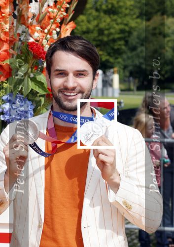 Den Haag 10 augustus 2021
De olympische sporters die een medaille hebben gewonnen op de olympische spelen van Tokyo worden geeerd door oa Mark Rutte en Minister Stef Blok. De huldiging vint plaats in het sportcentrum in het zuiderpark.
Aanwezig oa  Sifan Hassan Harrie Lavreysen  Kiran Badloe Annemiek v d Vleuten Niek Kimmann Shanne Braspennincx Abdi Nageeye Jeffrey Hoogland Gabriella Schloesser Steve Wijler Arno Kamminga Sharon v Rouwendaal Tom Dumoulin Anouk Vetter Femke Bol Nouchka Fontijn Merel Smulders Sanne v Dijke Maikel v d Vleuten Kirsten Wild Annemiek Bekkering Annette Duetz Emma Oosterwegel Marit Bouwmeester Anna v d Breggen Roy v d Berg , heren 4 roeien , dames 2 roeien, heren 4x 400m  en het nederlands dames hockeyteam .Ook chef de Mission Pieter v d Hoogenband is er natuurlijk bij .