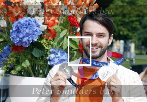Den Haag 10 augustus 2021
De olympische sporters die een medaille hebben gewonnen op de olympische spelen van Tokyo worden geeerd door oa Mark Rutte en Minister Stef Blok. De huldiging vint plaats in het sportcentrum in het zuiderpark.
Aanwezig oa  Sifan Hassan Harrie Lavreysen  Kiran Badloe Annemiek v d Vleuten Niek Kimmann Shanne Braspennincx Abdi Nageeye Jeffrey Hoogland Gabriella Schloesser Steve Wijler Arno Kamminga Sharon v Rouwendaal Tom Dumoulin Anouk Vetter Femke Bol Nouchka Fontijn Merel Smulders Sanne v Dijke Maikel v d Vleuten Kirsten Wild Annemiek Bekkering Annette Duetz Emma Oosterwegel Marit Bouwmeester Anna v d Breggen Roy v d Berg , heren 4 roeien , dames 2 roeien, heren 4x 400m  en het nederlands dames hockeyteam .Ook chef de Mission Pieter v d Hoogenband is er natuurlijk bij .