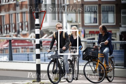 Amsterdam 13-14 en 15 augustus 2021
Art Rooijakkers op de fiets en zijn huis op de wallen