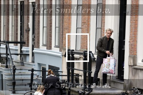Amsterdam 29 augustus 2021
Art Rooijakkers en zijn ex Andrea Pleijte en hun dochters bij het huis van Art . Ze zijn met een boot gaan varen door de grachten van Amsterdam.