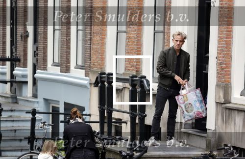 Amsterdam 29 augustus 2021
Art Rooijakkers en zijn ex Andrea Pleijte en hun dochters bij het huis van Art . Ze zijn met een boot gaan varen door de grachten van Amsterdam.