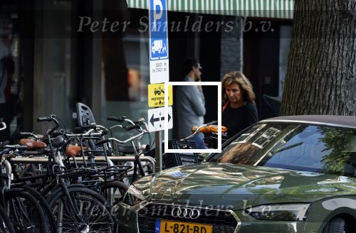Amsterdam 24 augustus 2021
Astrid Joosten aan het winkelen in Amsterdam zuid.