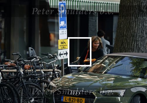 Amsterdam 24 augustus 2021
Astrid Joosten aan het winkelen in Amsterdam zuid.
