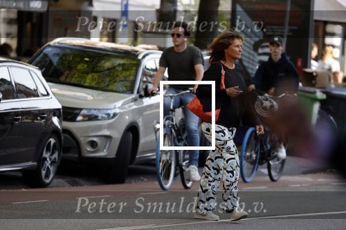 Amsterdam 24 augustus 2021
Astrid Joosten aan het winkelen in Amsterdam zuid.
