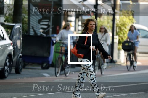 Amsterdam 24 augustus 2021
Astrid Joosten aan het winkelen in Amsterdam zuid.