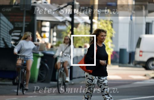Amsterdam 24 augustus 2021
Astrid Joosten aan het winkelen in Amsterdam zuid.