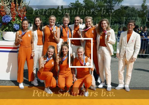 Den Haag 10 augustus 2021
De olympische sporters die een medaille hebben gewonnen op de olympische spelen van Tokyo worden geeerd door oa Mark Rutte en Minister Stef Blok. De huldiging vint plaats in het sportcentrum in het zuiderpark.
Aanwezig oa  Sifan Hassan Harrie Lavreysen  Kiran Badloe Annemiek v d Vleuten Niek Kimmann Shanne Braspennincx Abdi Nageeye Jeffrey Hoogland Gabriella Schloesser Steve Wijler Arno Kamminga Sharon v Rouwendaal Tom Dumoulin Anouk Vetter Femke Bol Nouchka Fontijn Merel Smulders Sanne v Dijke Maikel v d Vleuten Kirsten Wild Annemiek Bekkering Annette Duetz Emma Oosterwegel Marit Bouwmeester Anna v d Breggen Roy v d Berg , heren 4 roeien , dames 2 roeien, heren 4x 400m  en het nederlands dames hockeyteam .Ook chef de Mission Pieter v d Hoogenband is er natuurlijk bij .