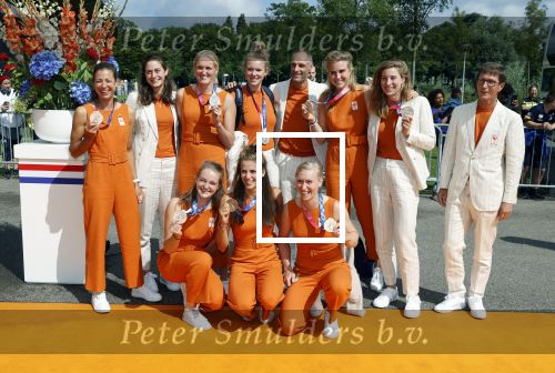 Den Haag 10 augustus 2021
De olympische sporters die een medaille hebben gewonnen op de olympische spelen van Tokyo worden geeerd door oa Mark Rutte en Minister Stef Blok. De huldiging vint plaats in het sportcentrum in het zuiderpark.
Aanwezig oa  Sifan Hassan Harrie Lavreysen  Kiran Badloe Annemiek v d Vleuten Niek Kimmann Shanne Braspennincx Abdi Nageeye Jeffrey Hoogland Gabriella Schloesser Steve Wijler Arno Kamminga Sharon v Rouwendaal Tom Dumoulin Anouk Vetter Femke Bol Nouchka Fontijn Merel Smulders Sanne v Dijke Maikel v d Vleuten Kirsten Wild Annemiek Bekkering Annette Duetz Emma Oosterwegel Marit Bouwmeester Anna v d Breggen Roy v d Berg , heren 4 roeien , dames 2 roeien, heren 4x 400m  en het nederlands dames hockeyteam .Ook chef de Mission Pieter v d Hoogenband is er natuurlijk bij .