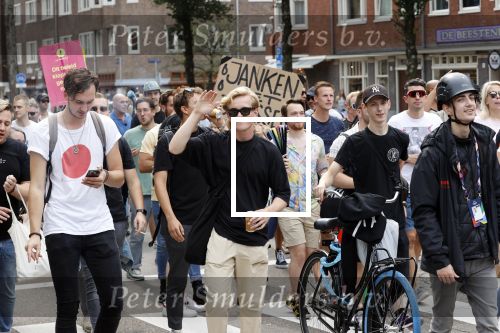 Amsterdam 21 augustus 2021
Demonstratie Mute us in amsterdam . Er zijn meerdere djs aanwezig zoals Sunnery James Ryan Marciano Ronald Molendijk Fred v Leer Sidney Brandeis en Menno Kohler.