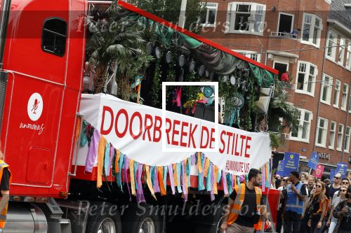 Amsterdam 21 augustus 2021
Demonstratie Mute us in amsterdam . Er zijn meerdere djs aanwezig zoals Sunnery James Ryan Marciano Ronald Molendijk Fred v Leer Sidney Brandeis en Menno Kohler.